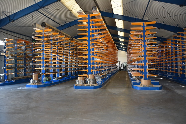 Szálanyag raktár állványok