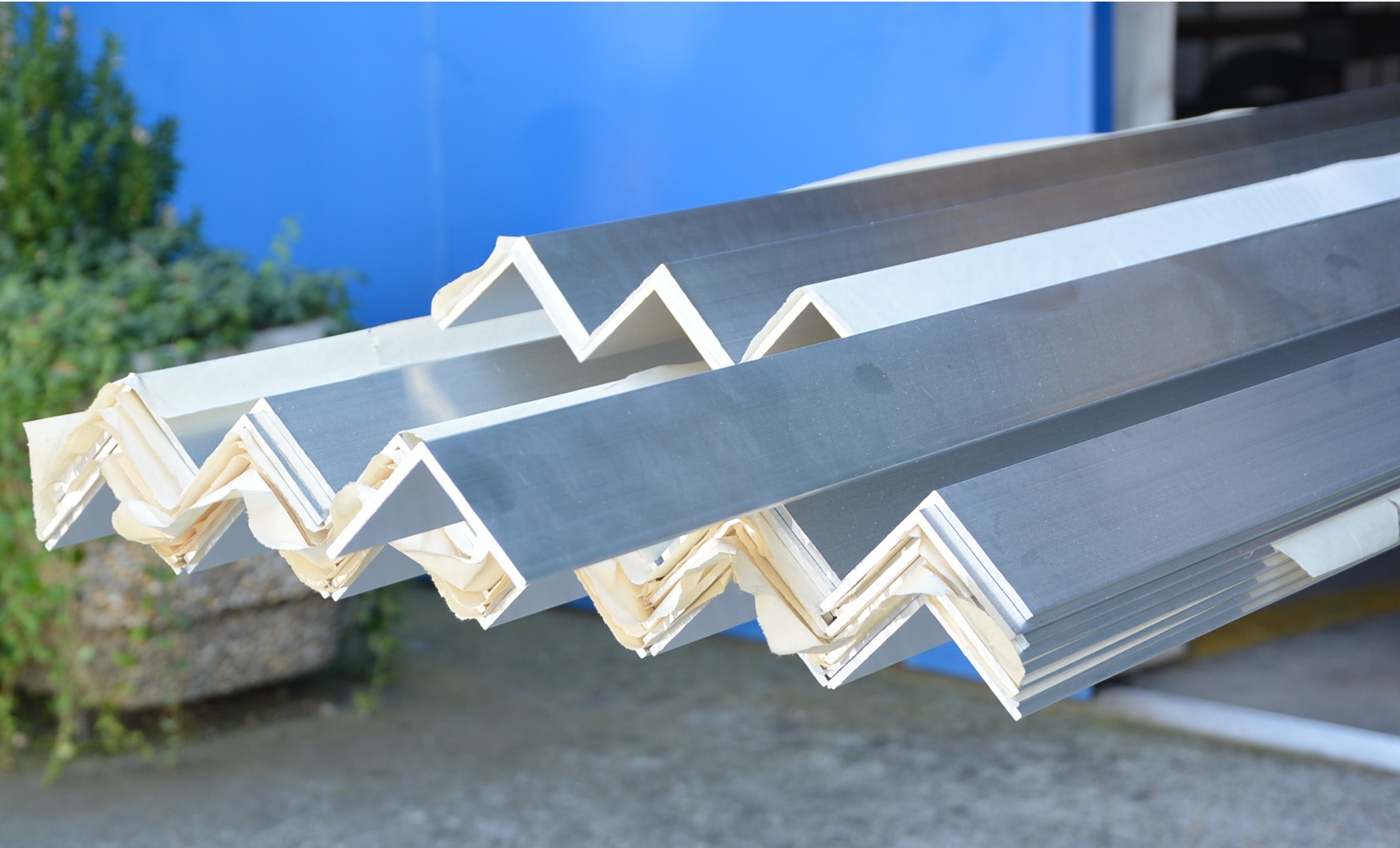 Hliníkové L-profilu