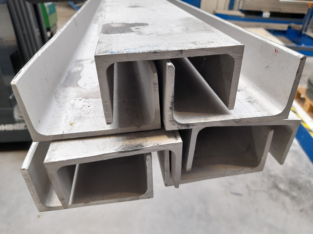 Nerezová oceľ U-profil